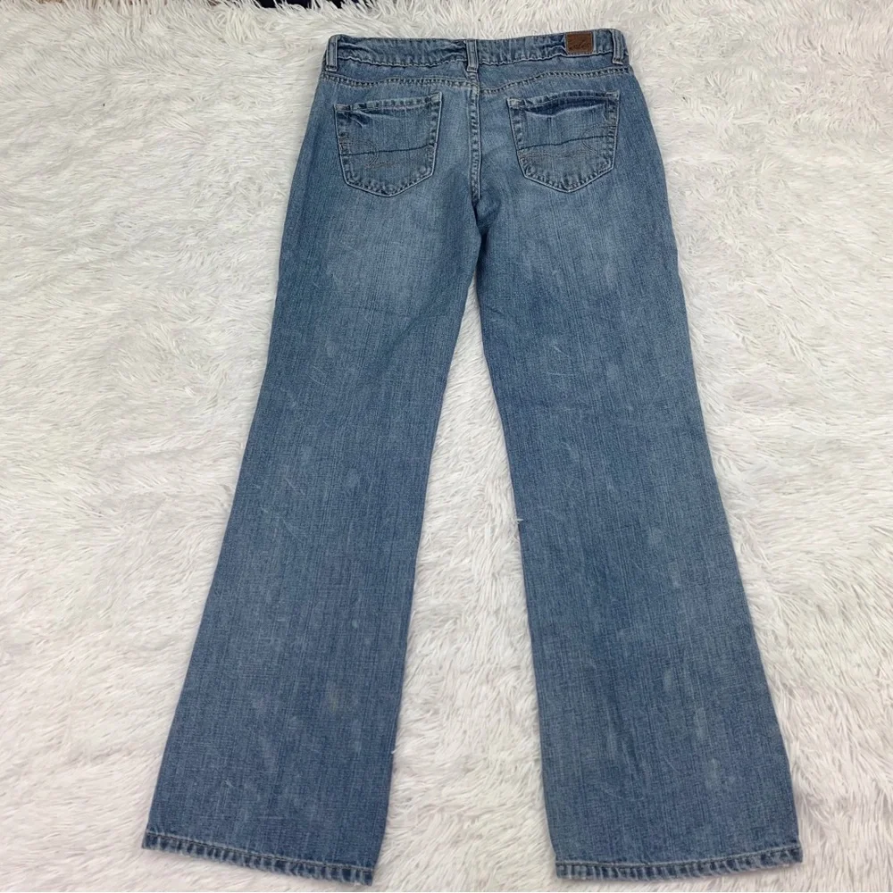American Eagle women size 4 Short low rise original‎ 77 jeans in blue